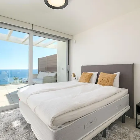 Апартаменты Luxury Boho Penthouse W/jacuzzi *